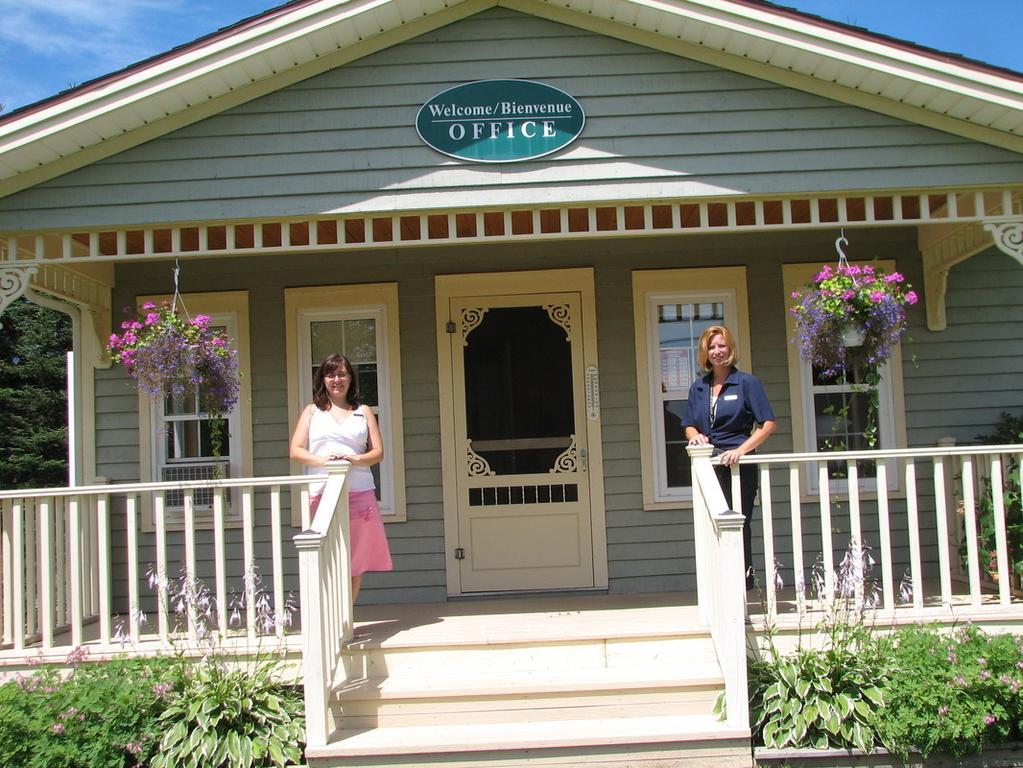 Brudenell Fairway Chalets Georgetown Экстерьер фото